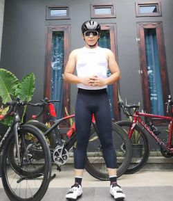 CELANA SEPEDA CAPRI 78 PADDING PABRIK CELANA SEPEDA ROAD BIKE