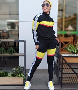 SXB JACKET SHADES OF TWO COLORS YELLOW BLACK AND JOGGER